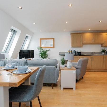 Starhost Residences - Central 3 Bed Apartment At Regents Court, Newbury Newbury  Exterior foto