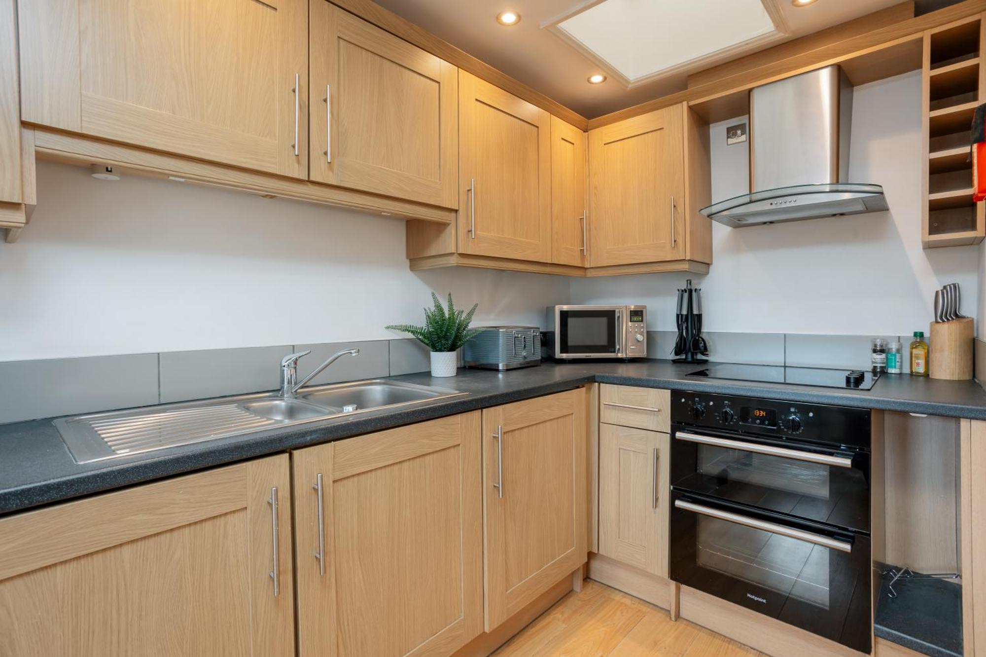 Starhost Residences - Central 3 Bed Apartment At Regents Court, Newbury Newbury  Exterior foto