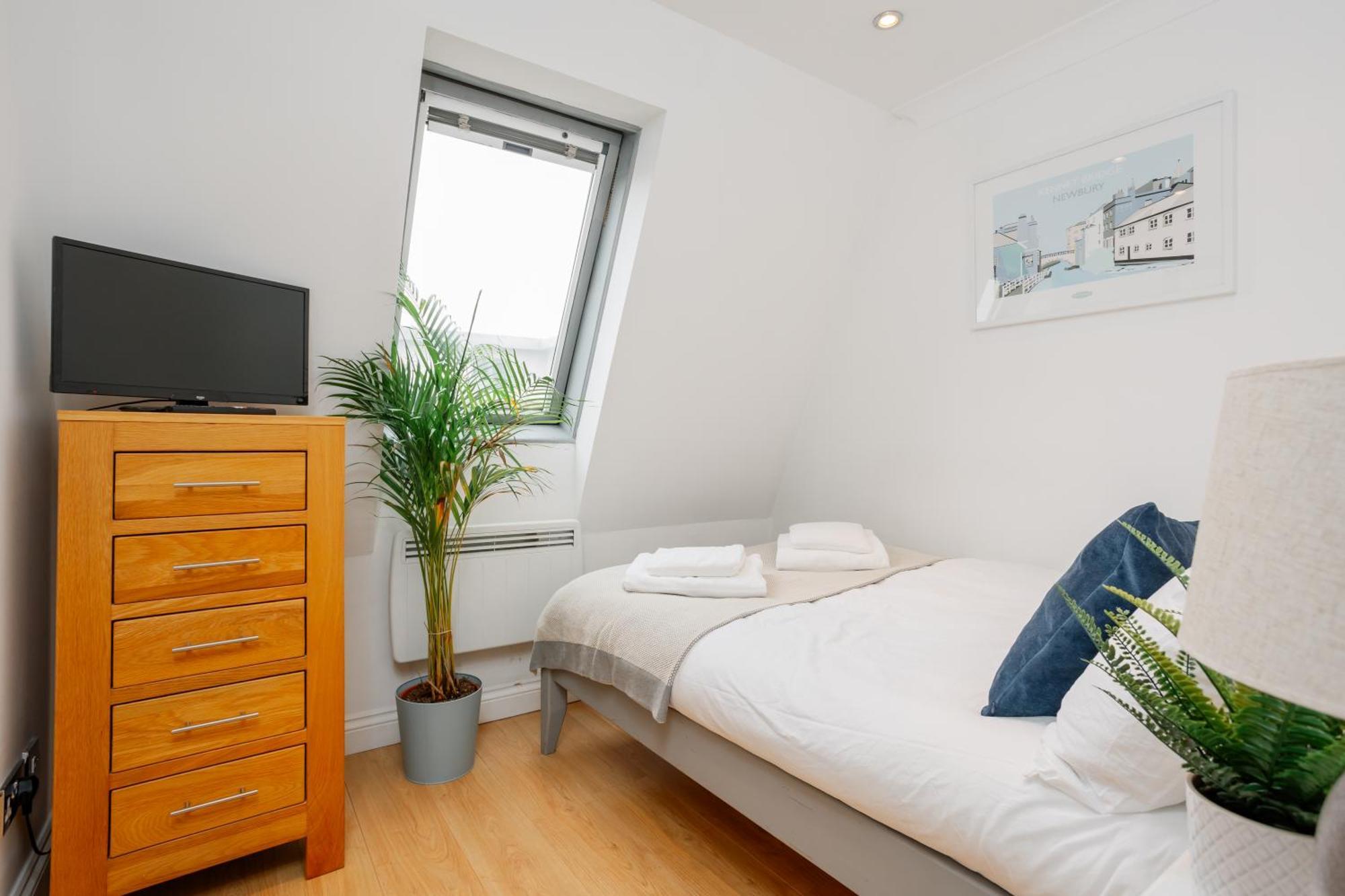 Starhost Residences - Central 3 Bed Apartment At Regents Court, Newbury Newbury  Exterior foto