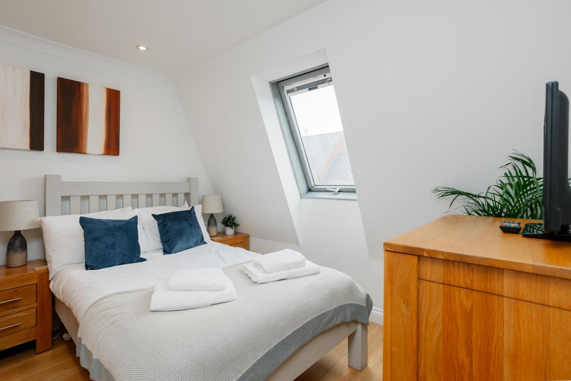 Starhost Residences - Central 3 Bed Apartment At Regents Court, Newbury Newbury  Exterior foto