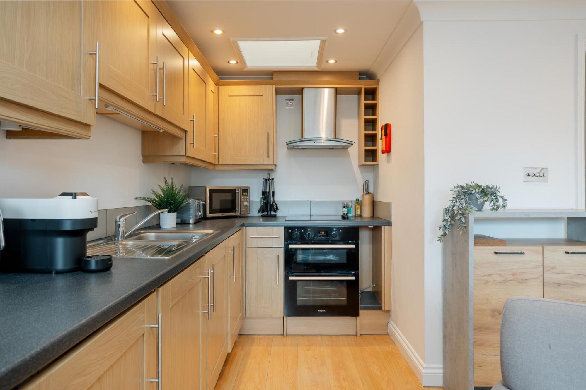 Starhost Residences - Central 3 Bed Apartment At Regents Court, Newbury Newbury  Exterior foto