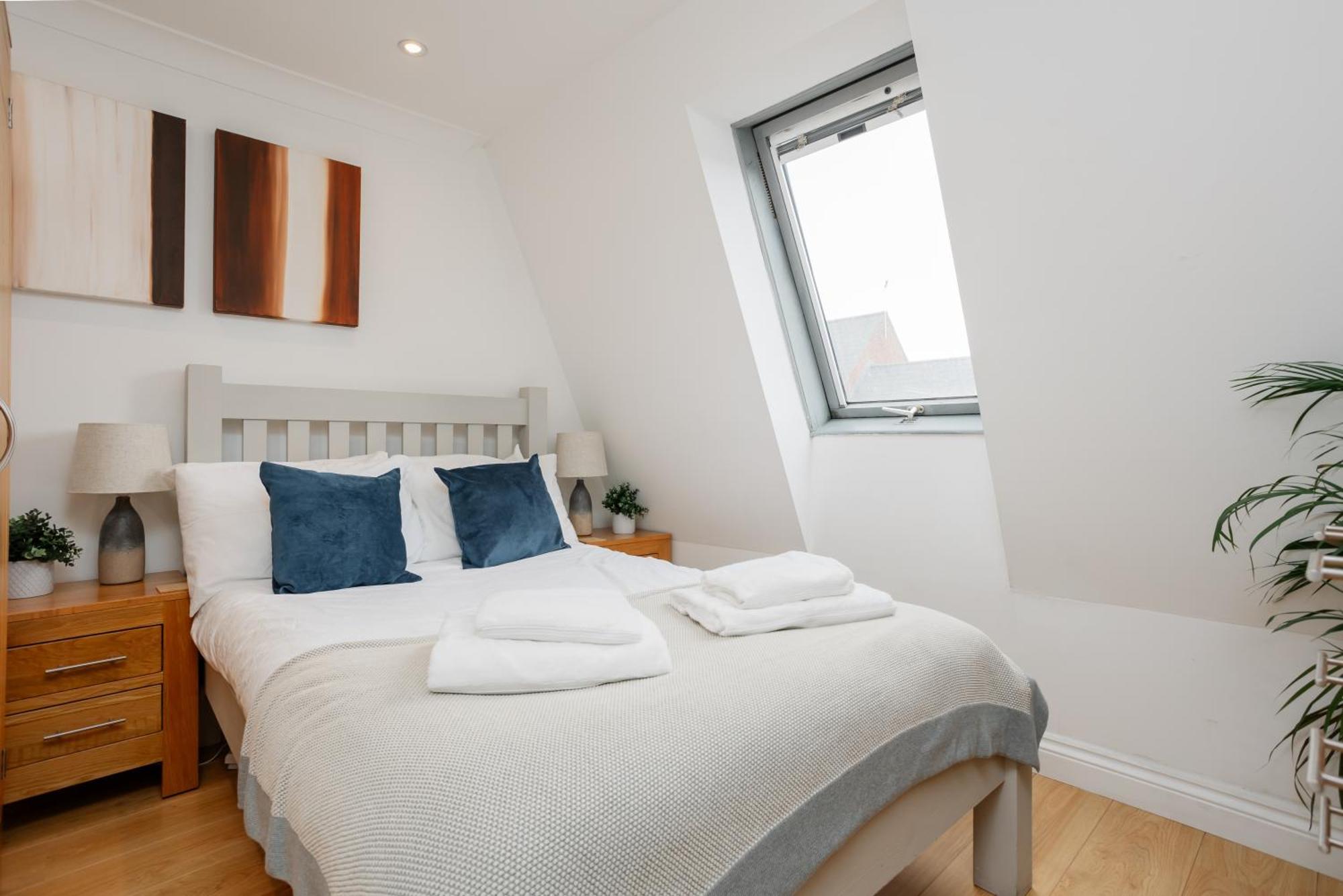 Starhost Residences - Central 3 Bed Apartment At Regents Court, Newbury Newbury  Exterior foto