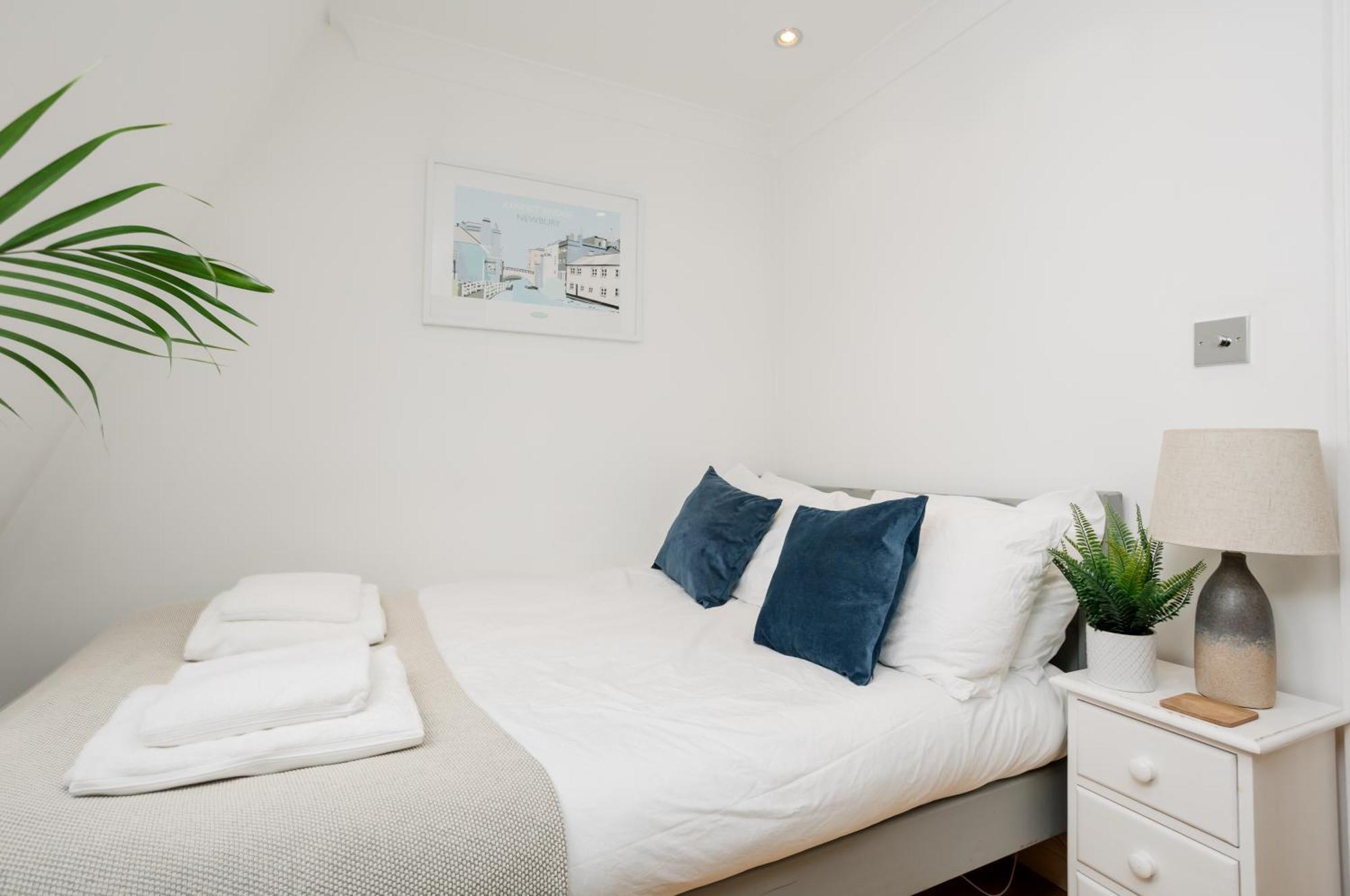 Starhost Residences - Central 3 Bed Apartment At Regents Court, Newbury Newbury  Exterior foto